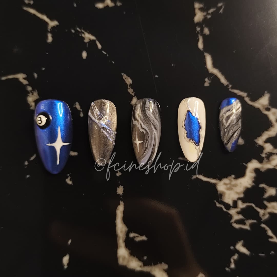 8 Ball & Metalic Blue