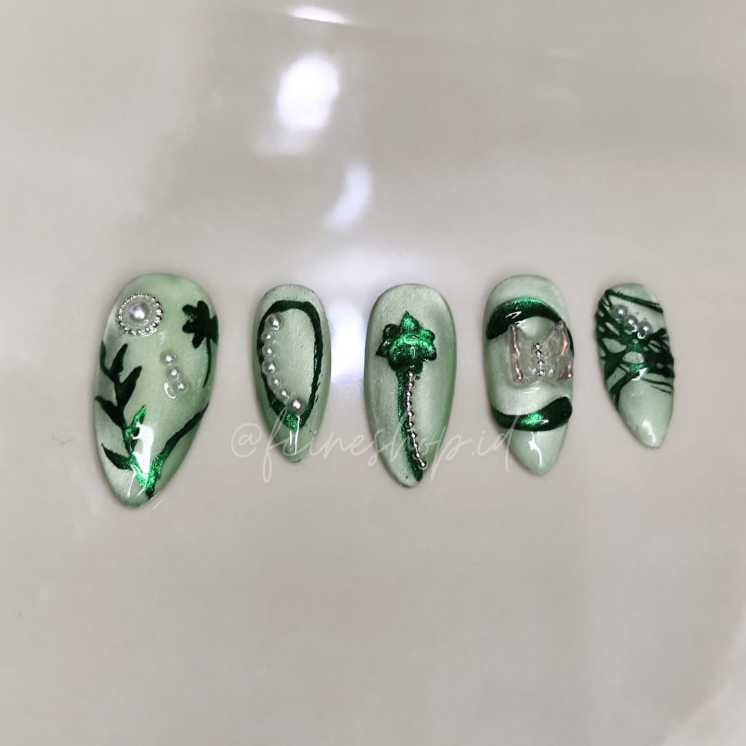 Green Emerald & Soft Cat Eye